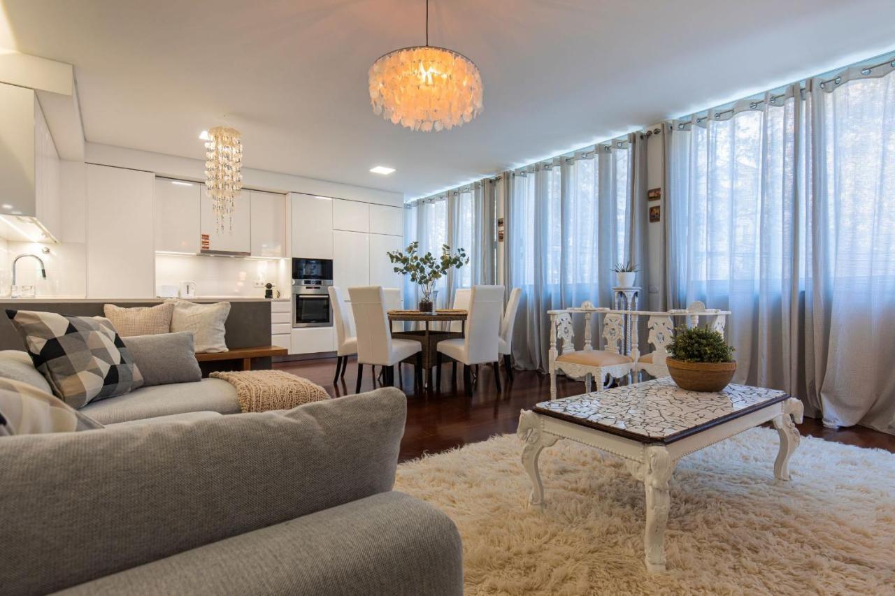 Touch Of Class 2Bdr Apartment By Lovelystay Cascaes Exterior foto